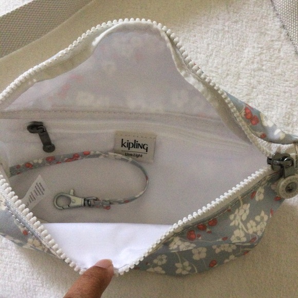 ⛔️SOLD⛔️ KIPLING Fresh Floral Garden Waist Pack - Picture 7 of 12